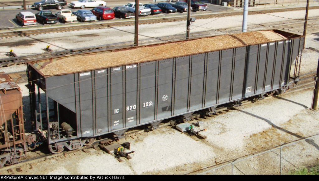 IC 870122 6bay wood chip hopper with load passing over hump in the CN
